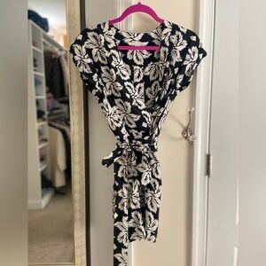 Size 6 Diane von Ferstenberg silk shorts romper